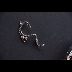 🔴SOLD🔴🐲Dragon Earring🐲
