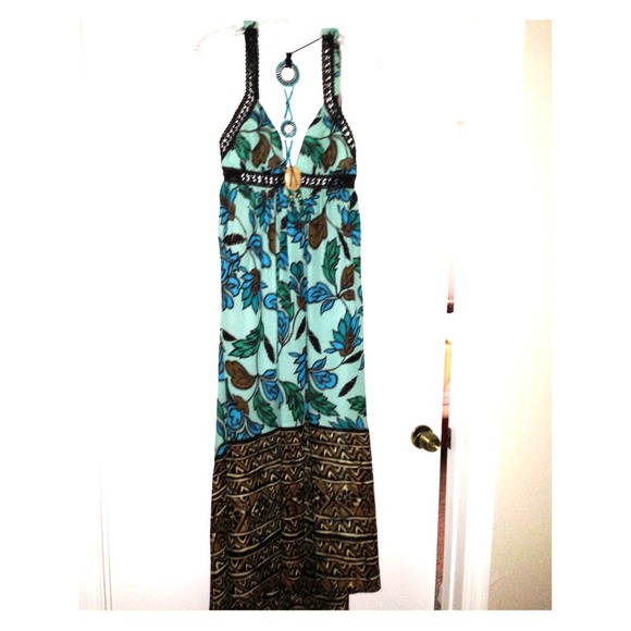 MAXI DRESS🌺 NEW VERY CUTE BEADED BACK