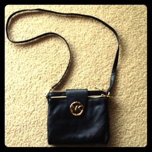 **** HOLD******Micheal Kors cross body purse