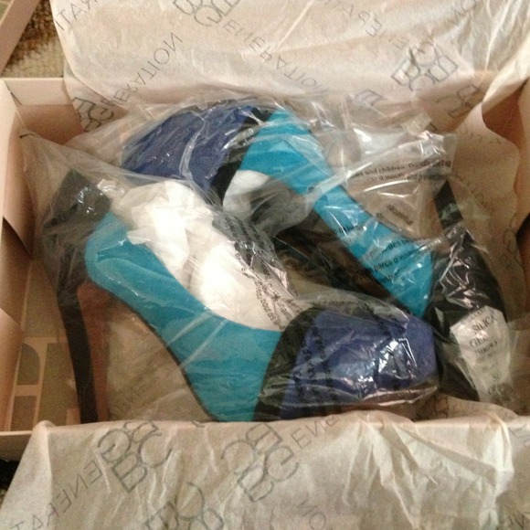 BCBG pumps. Never worn! Cute and classy. - Picture 2 of 4