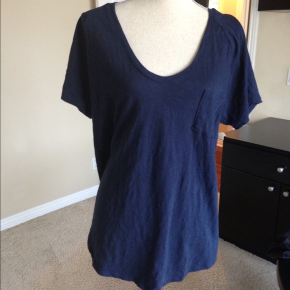 🔴SOLD🔴  Gap Navy Blue T-Shirt - Size XL
