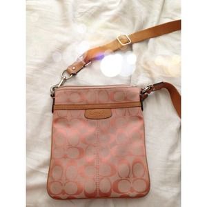 AUTHENTIC COACH CROSSBODY . Mint condition