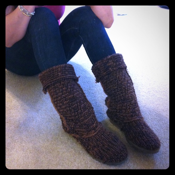 Brown Sweater Boots 💖