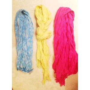 3 scarf bundle!!🎁