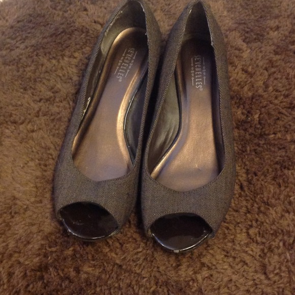 Chocolate brown shoes w/ wedge heel.