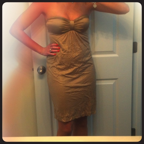 Gold strapless dress!