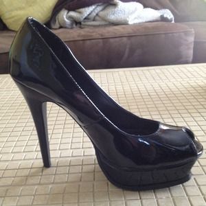 %% Black peep toe heels