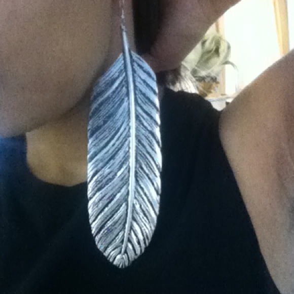 Leaf earring! - Picture 2 of 2
