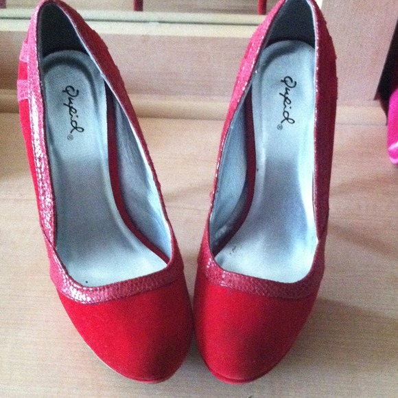 Red heels REDUCED ⚡