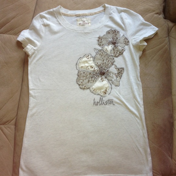 Hollister tee