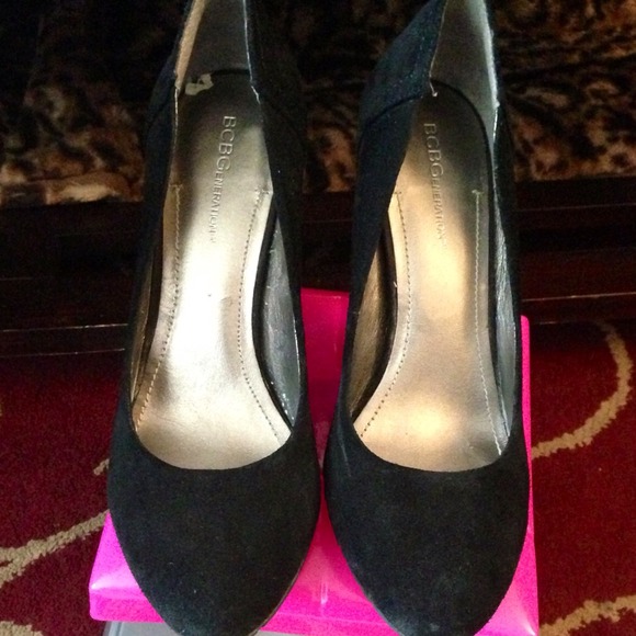✅REDUCED✅BCBG black suede heels sz 8 - Picture 2 of 3