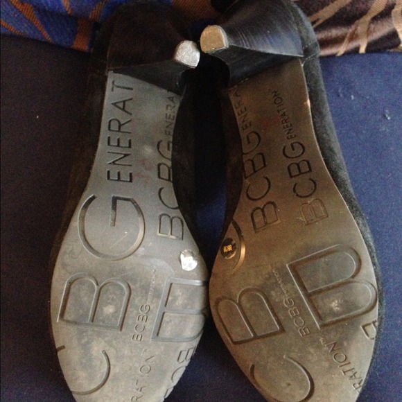 ✅REDUCED✅BCBG black suede heels sz 8 - Picture 3 of 3