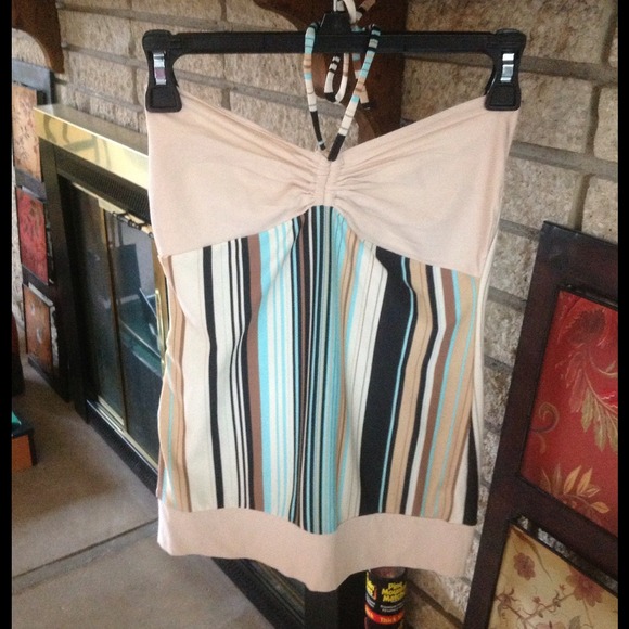 Halter Top🌺 - Picture 2 of 3
