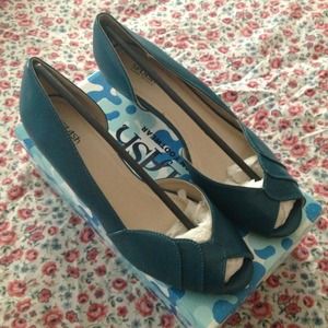 *SALE* Teal faux leather open toe wedges