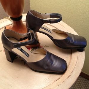 Nine West Pewter heels Size   6 1/2M