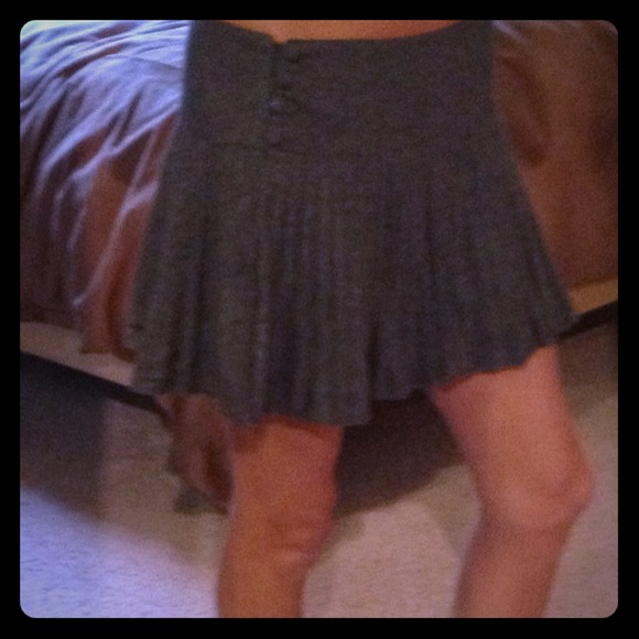 Super cute, grey pleated skirt with tags!