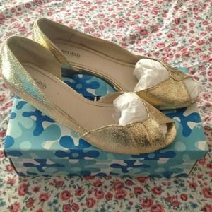 Distressed Gold Wedges