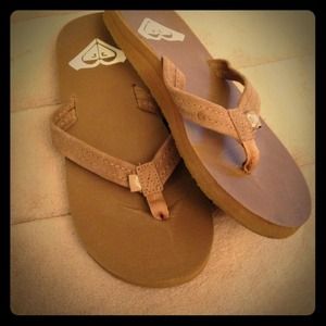 Roxy brown flip flops