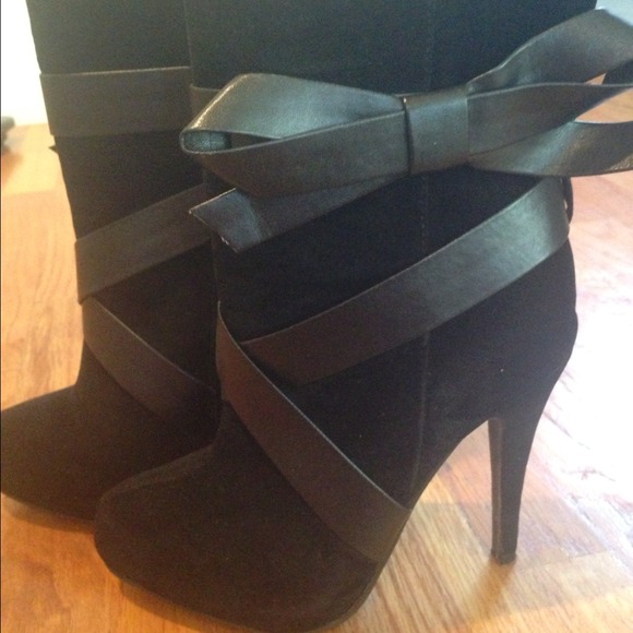 Beautiful black ankle boots