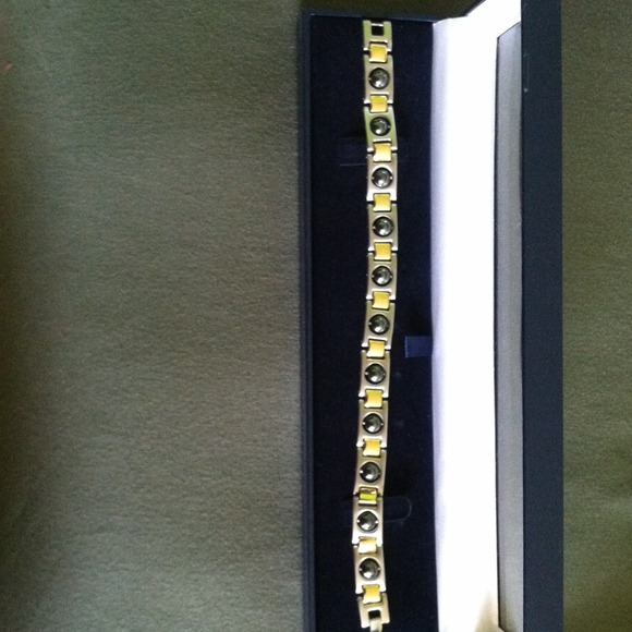Sterling silver bracelet 8.5 inches.
