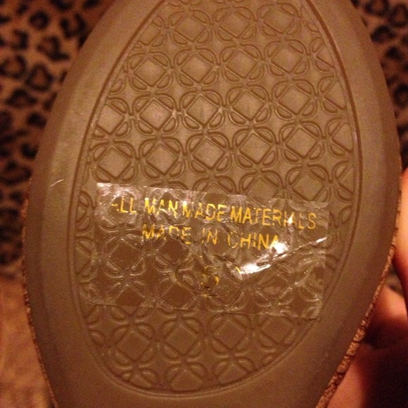 ❌SOLD❌🍒NWOT Cute brown shoes. - Picture 4 of 4