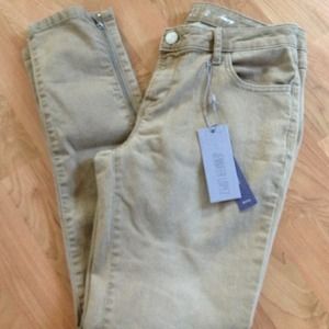 Jennifer Lopez skinny pants tan