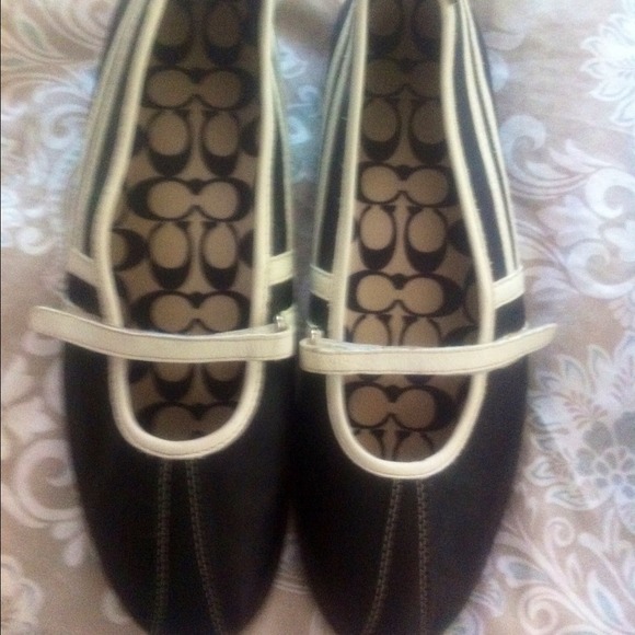 (Sold bundle)     Coach leather black & white slip