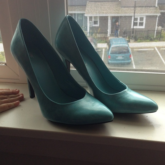 Tiffany blue pumps :) never been worn
