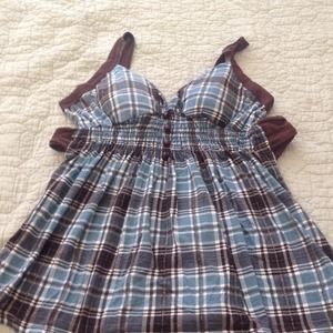 ❌❌❌SOLD❌❌❌❌Plaid top. Brown/blue.