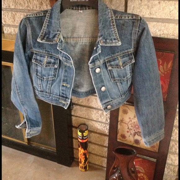 Short Waist denim Jacket - Picture 2 of 3