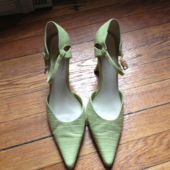 Light green faux snakeskin heels