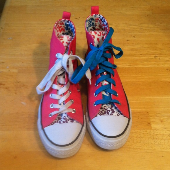 Pink Converse High Top With Leopard Inside😉