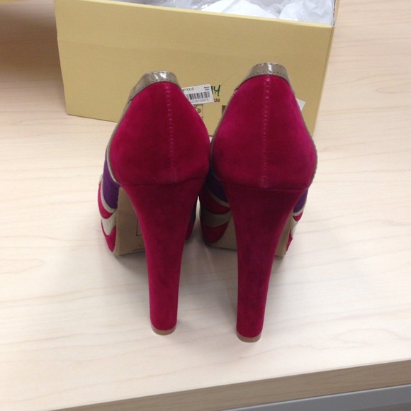 SOLD!! In a bundle - Picture 4 of 4