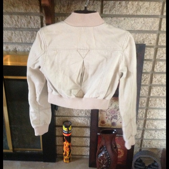 Short Waist Stretch Jacket - Picture 2 of 2