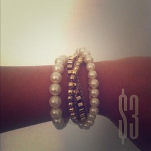 5 layered pearl & gold chained bracelet (os)