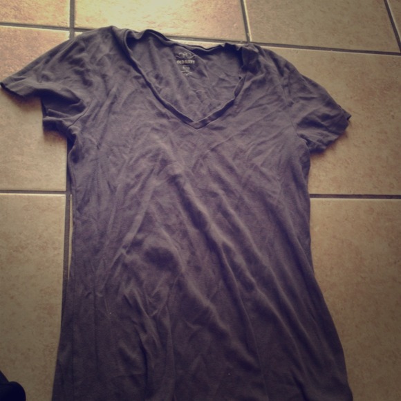 Grey old navy t shirt