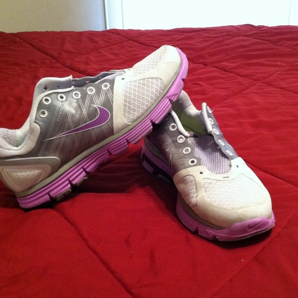 Flywire Nike running shoes