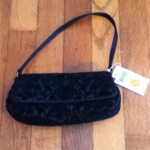 A black purse.