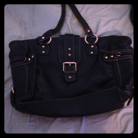 Nine West black leather big lots of room !