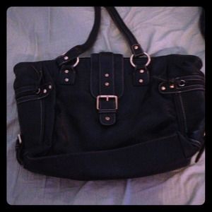 Nine West black leather big lots of room !