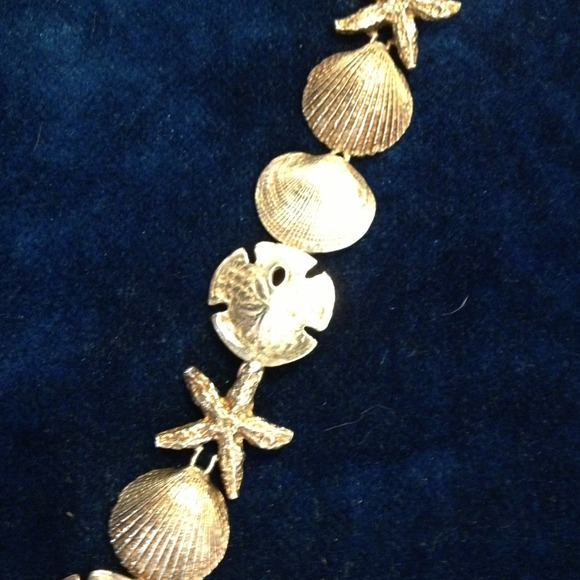 SOLD!!!!!!!Silver seashell bracelet