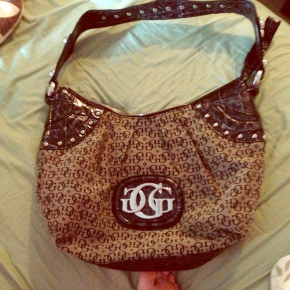 Authentic guess purse ! Excellent shape !