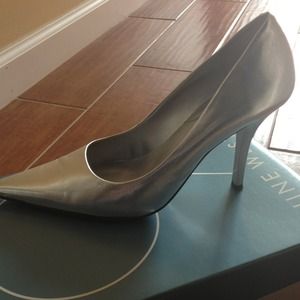 Silver Leather pointed toe pumps