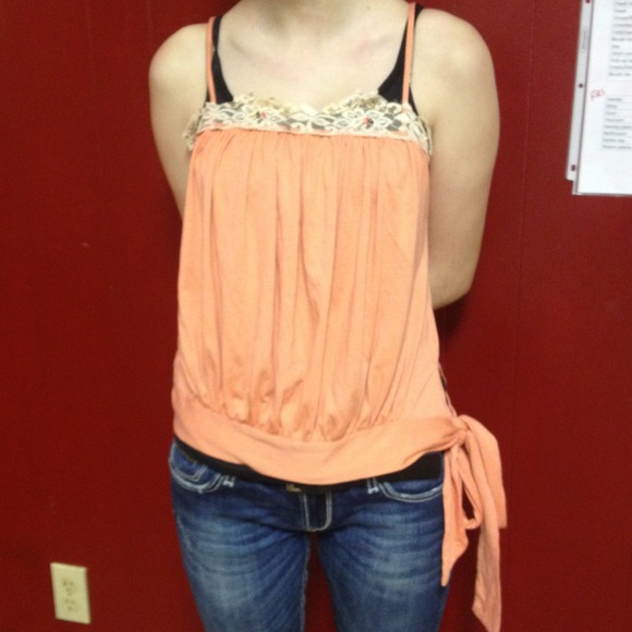 **SOLD @jmcme**Peach Lucca tank