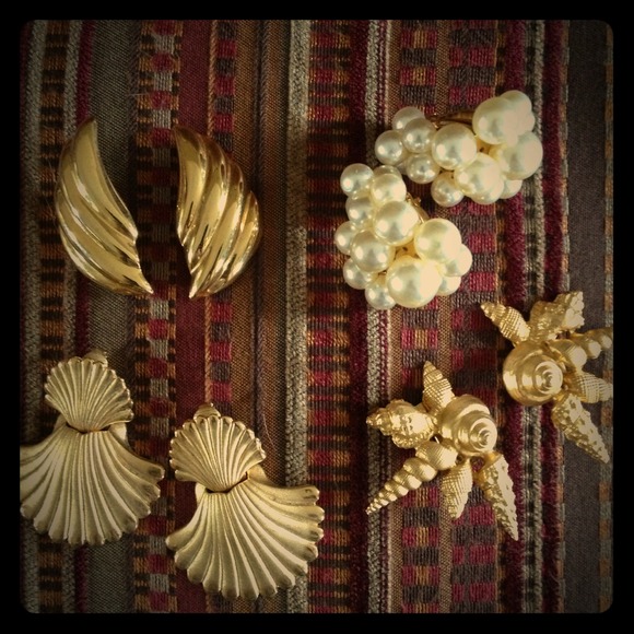 🎉Sold 🎉 Vintage 80's gold tone clip on earrings - Picture 1 of 1