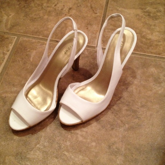 White heels size 7