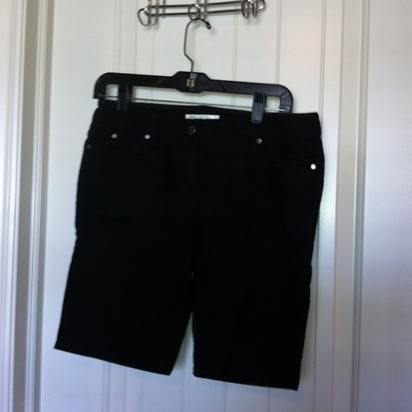 Black Kenneth Cole shorts