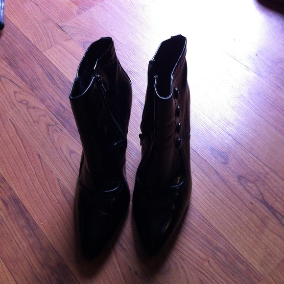 Black short boots