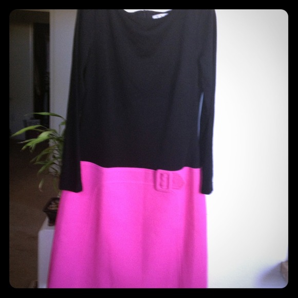 Retro Mod style. Black n Pink