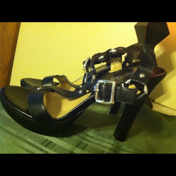 MICHEAL Micheal Kors sz.6.5 black strappy heels !
